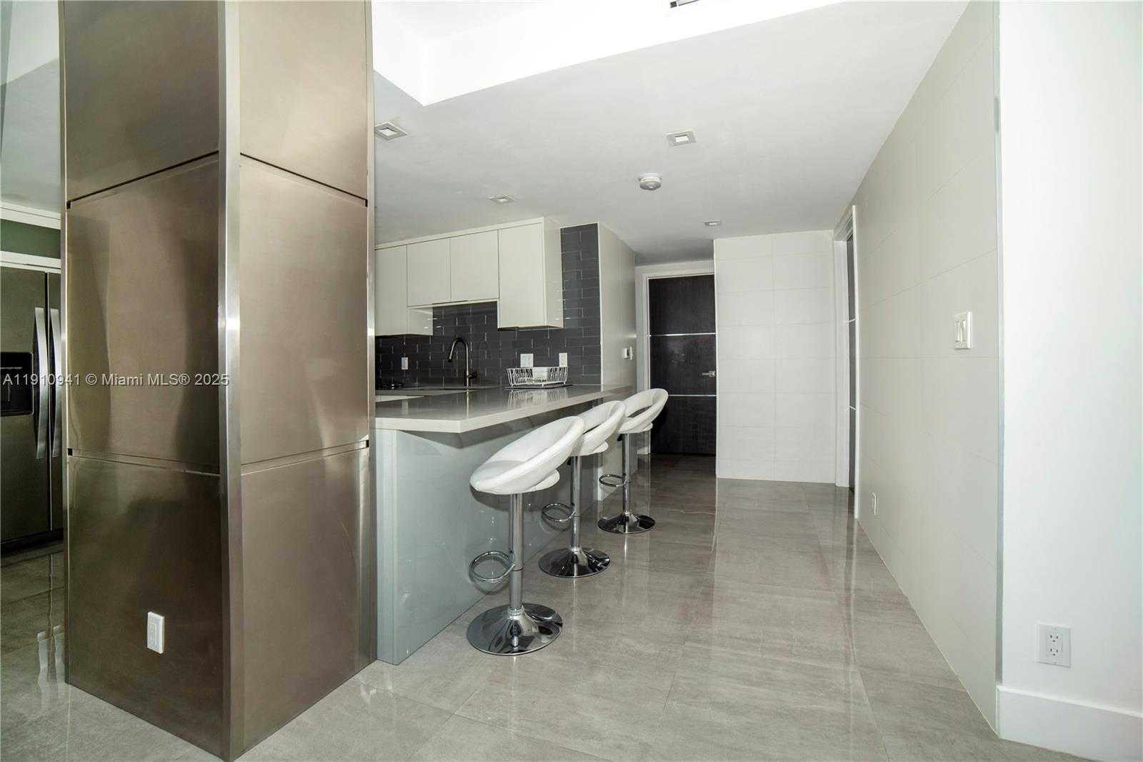 Small Image of 100 BAYVIEW DR #325, Sunny Isles Beach Number 12