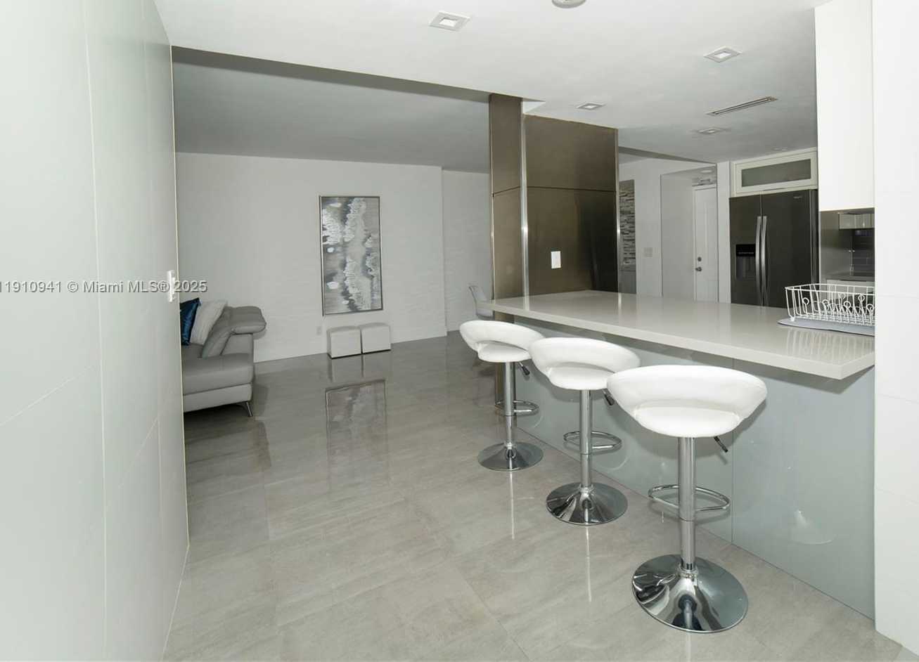 Small Image of 100 BAYVIEW DR #325, Sunny Isles Beach Number 13