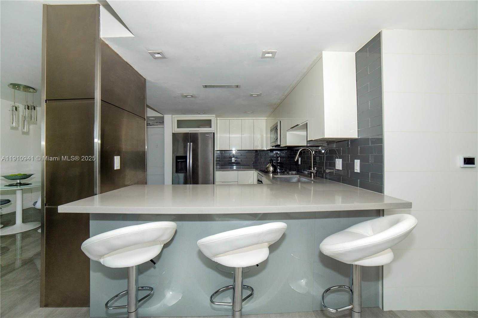 Small Image of 100 BAYVIEW DR #325, Sunny Isles Beach Number 14