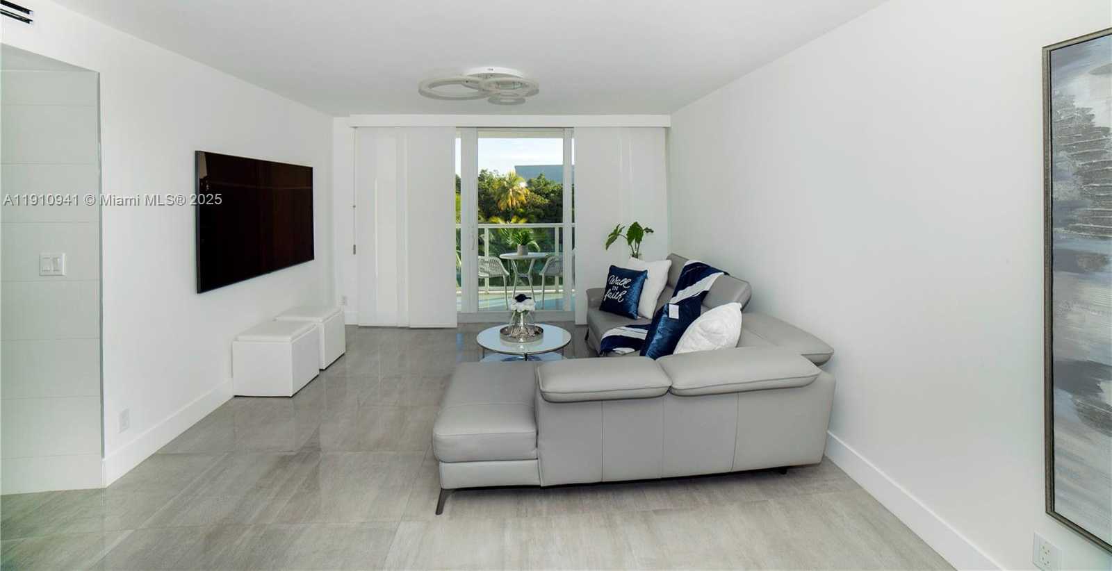 Small Image of 100 BAYVIEW DR #325, Sunny Isles Beach Number 17