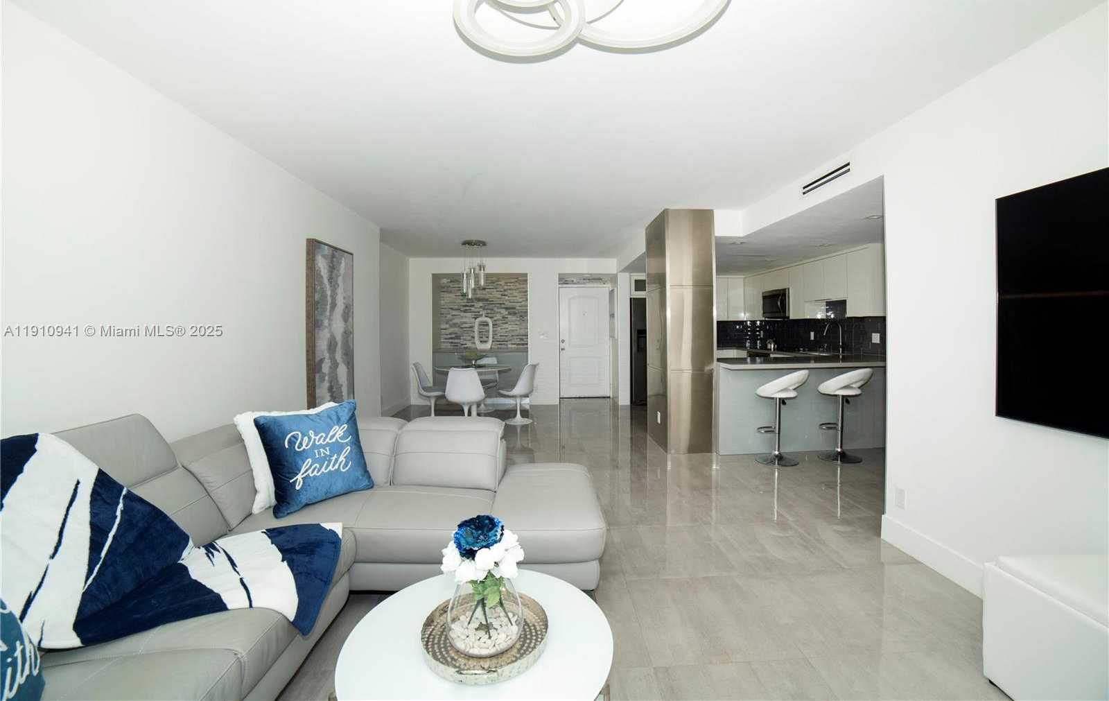 Small Image of 100 BAYVIEW DR #325, Sunny Isles Beach Number 20