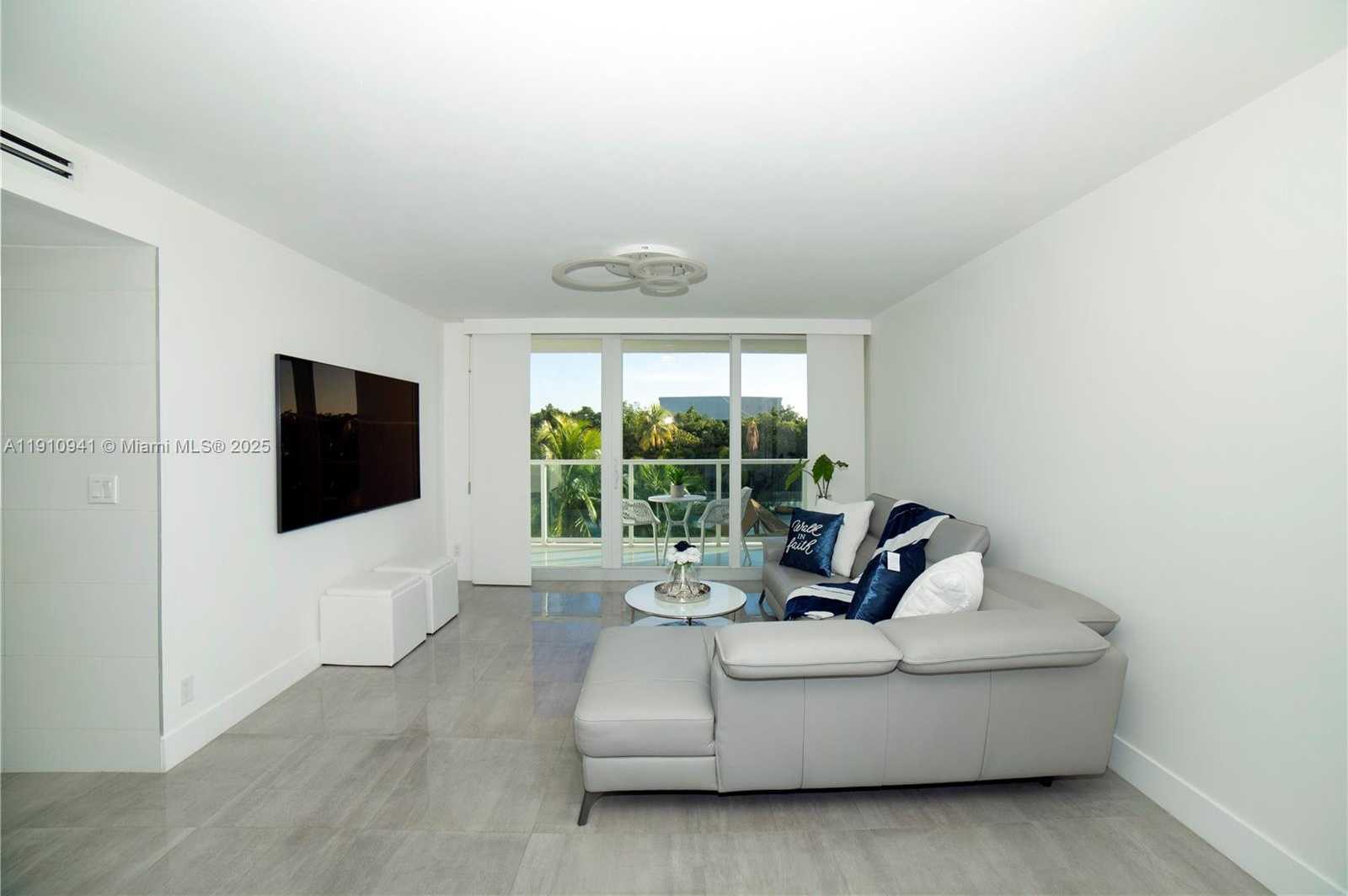 Small Image of 100 BAYVIEW DR #325, Sunny Isles Beach Number 22