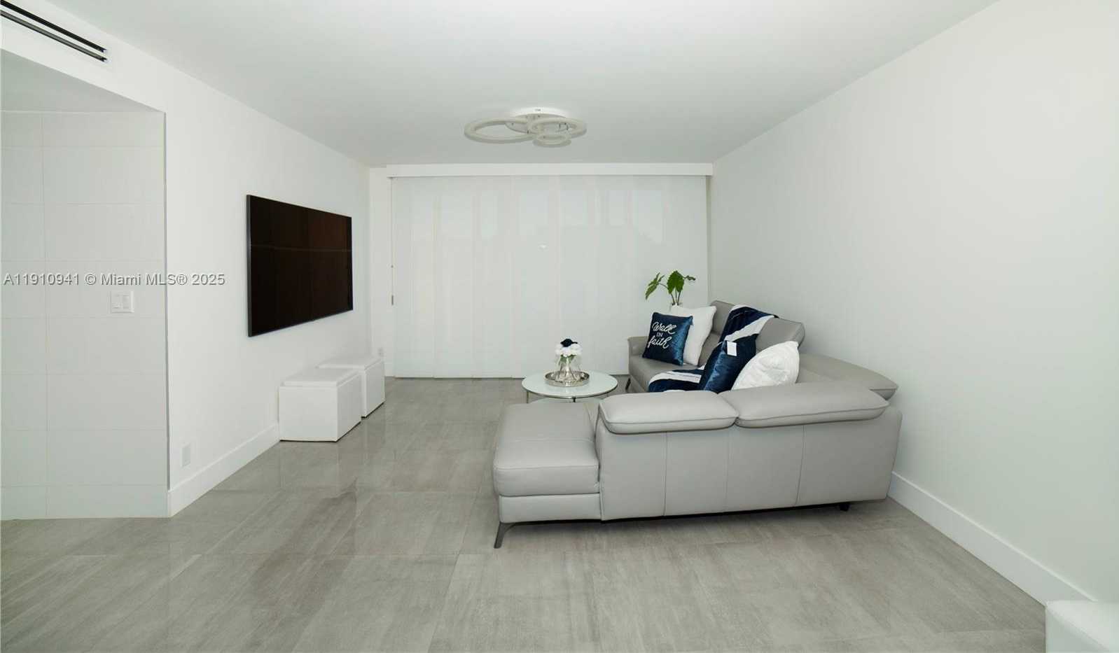 Small Image of 100 BAYVIEW DR #325, Sunny Isles Beach Number 23