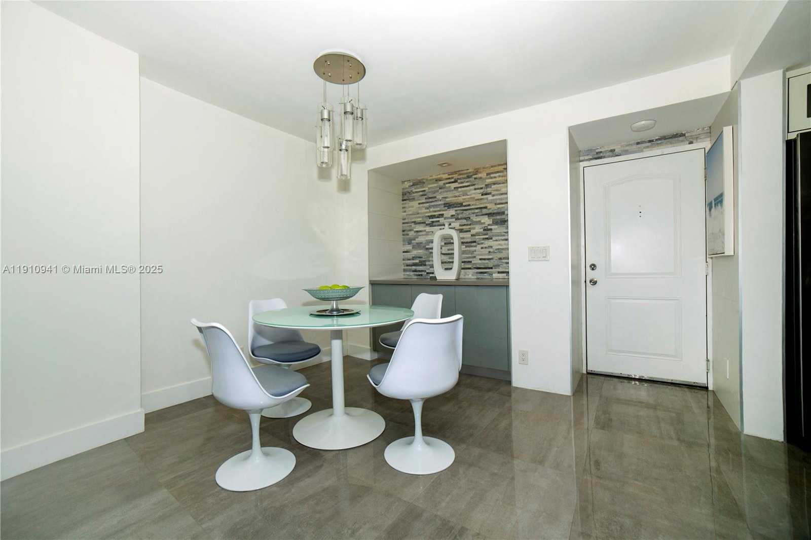 Small Image of 100 BAYVIEW DR #325, Sunny Isles Beach Number 25