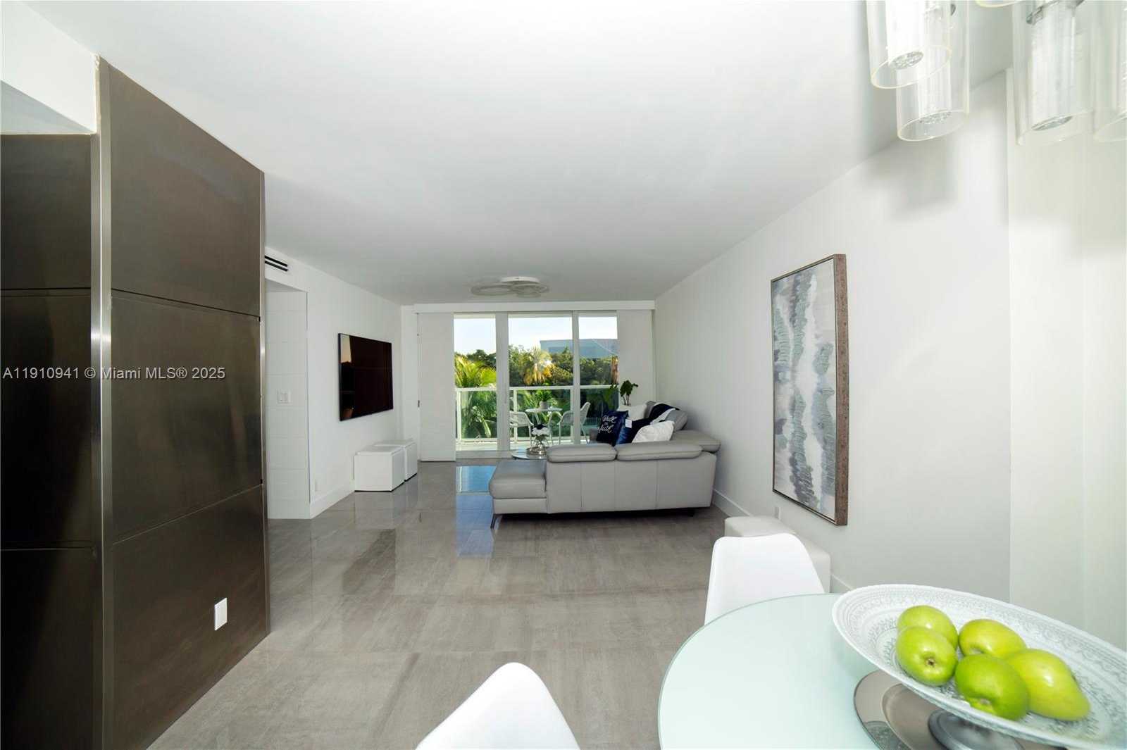 Small Image of 100 BAYVIEW DR #325, Sunny Isles Beach Number 3