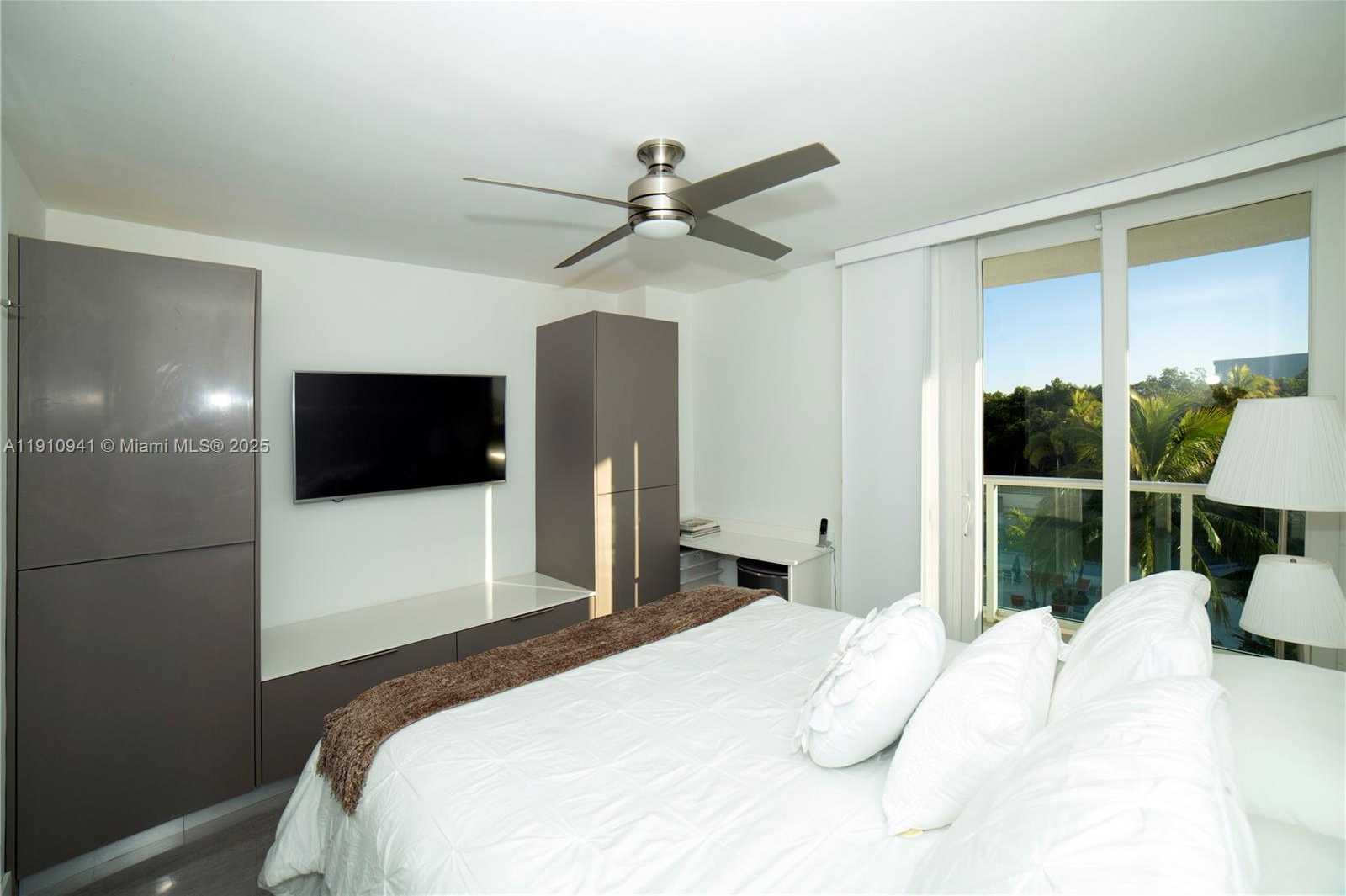 Small Image of 100 BAYVIEW DR #325, Sunny Isles Beach Number 31
