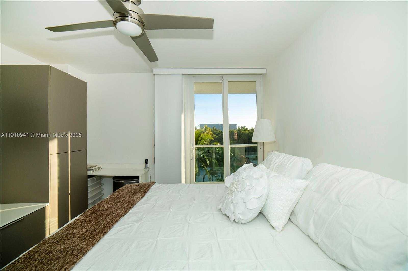 Small Image of 100 BAYVIEW DR #325, Sunny Isles Beach Number 32