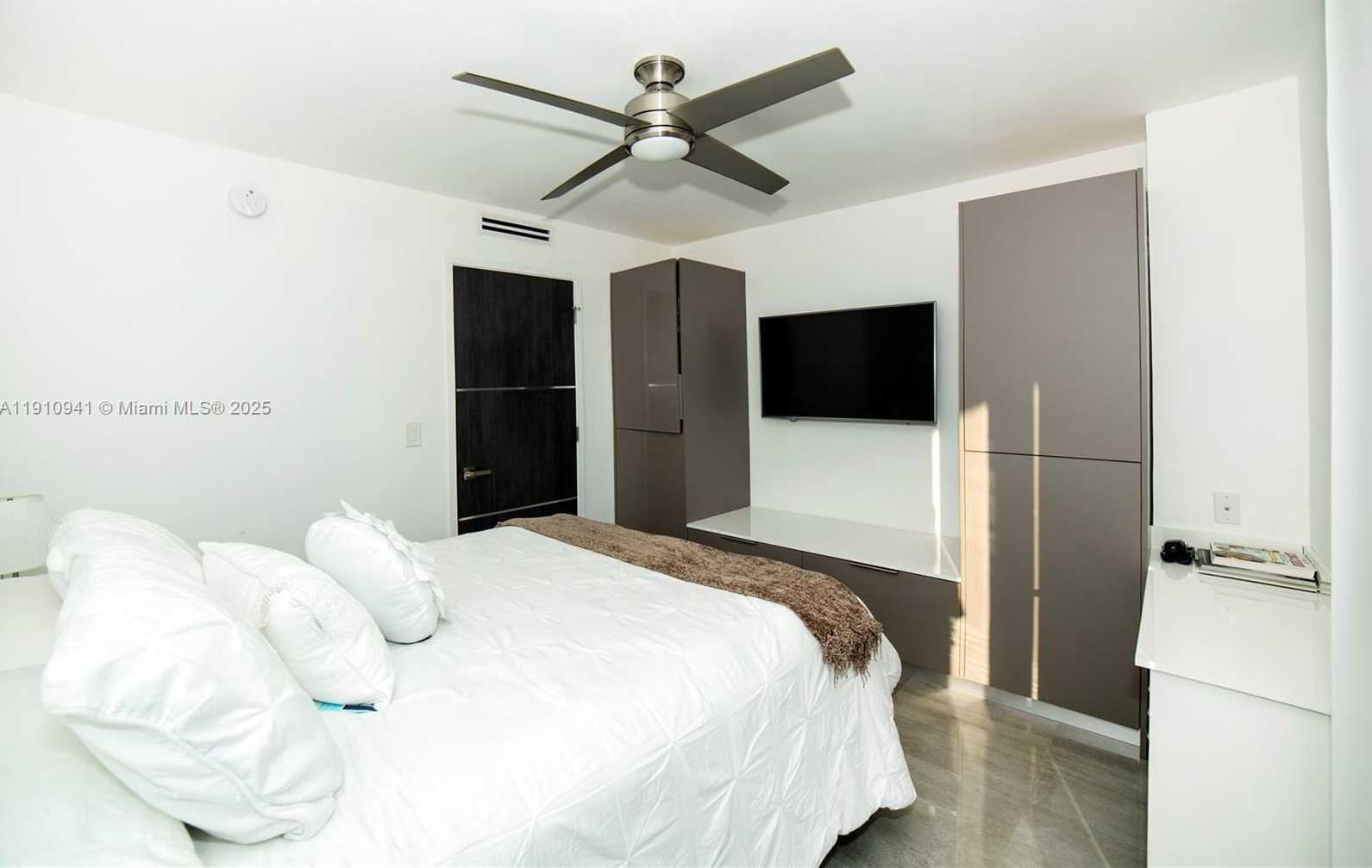 Small Image of 100 BAYVIEW DR #325, Sunny Isles Beach Number 33