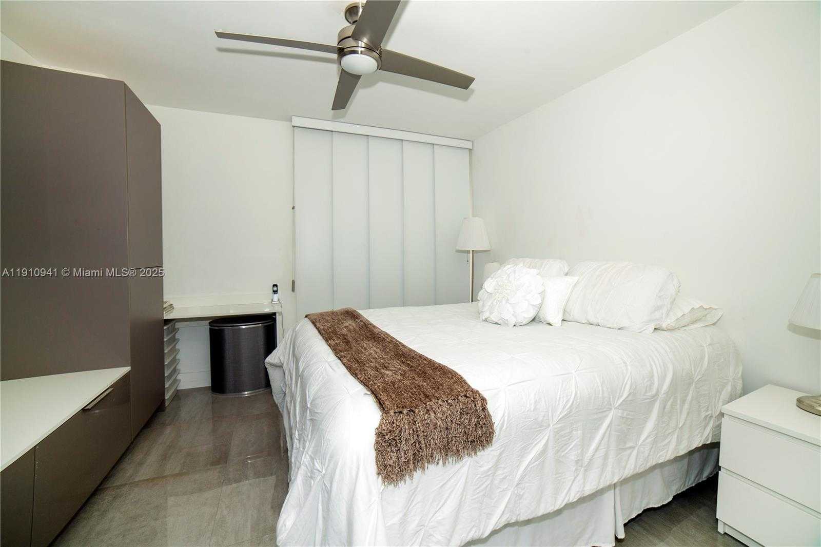 Small Image of 100 BAYVIEW DR #325, Sunny Isles Beach Number 34