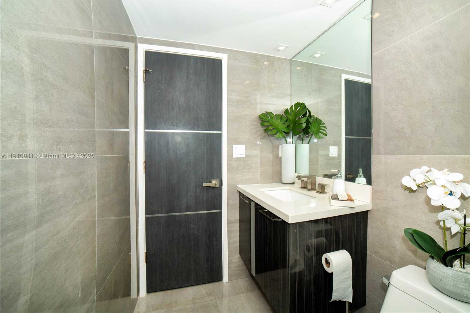 Small Image of 100 BAYVIEW DR #325, Sunny Isles Beach Number 36