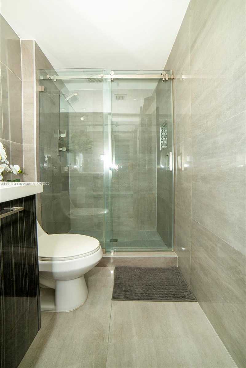 Small Image of 100 BAYVIEW DR #325, Sunny Isles Beach Number 37