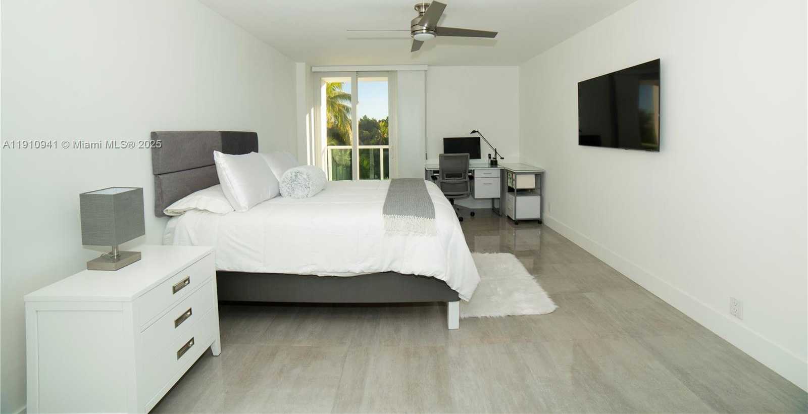 Small Image of 100 BAYVIEW DR #325, Sunny Isles Beach Number 39