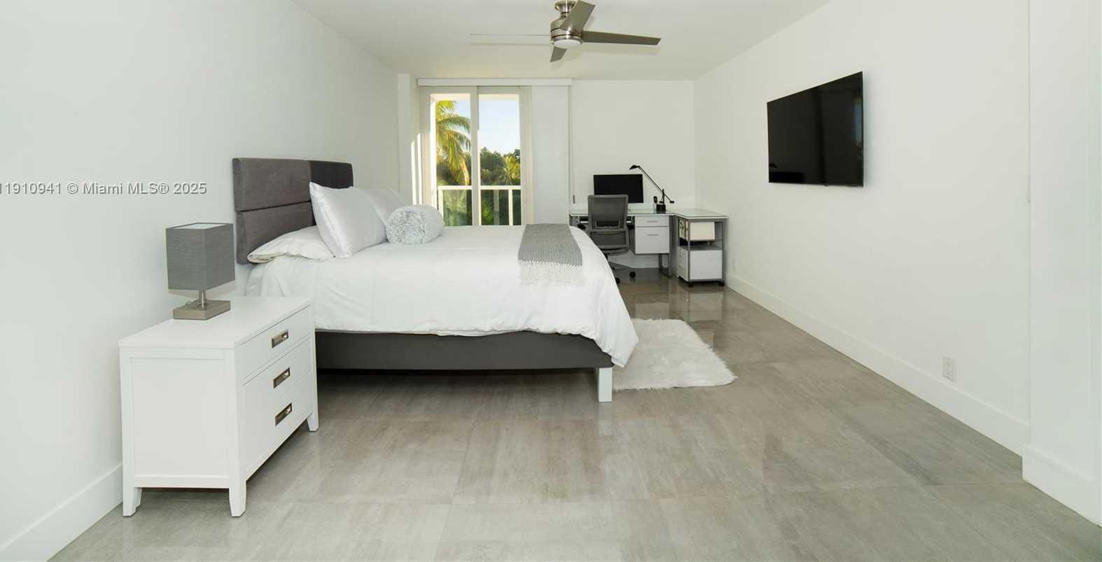 Small Image of 100 BAYVIEW DR #325, Sunny Isles Beach Number 40