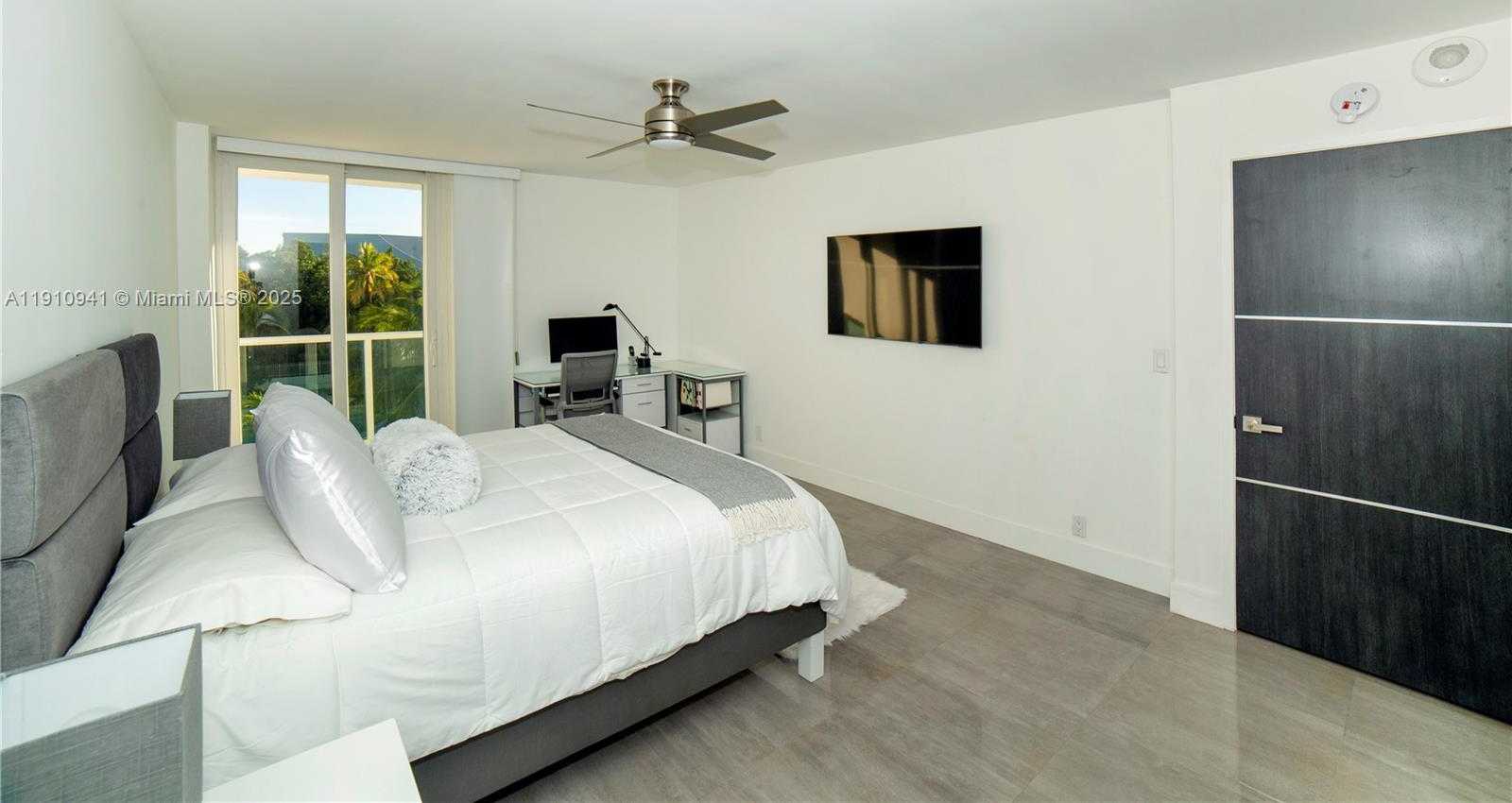 Small Image of 100 BAYVIEW DR #325, Sunny Isles Beach Number 43