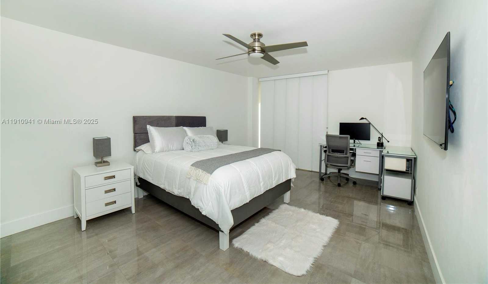 Small Image of 100 BAYVIEW DR #325, Sunny Isles Beach Number 44