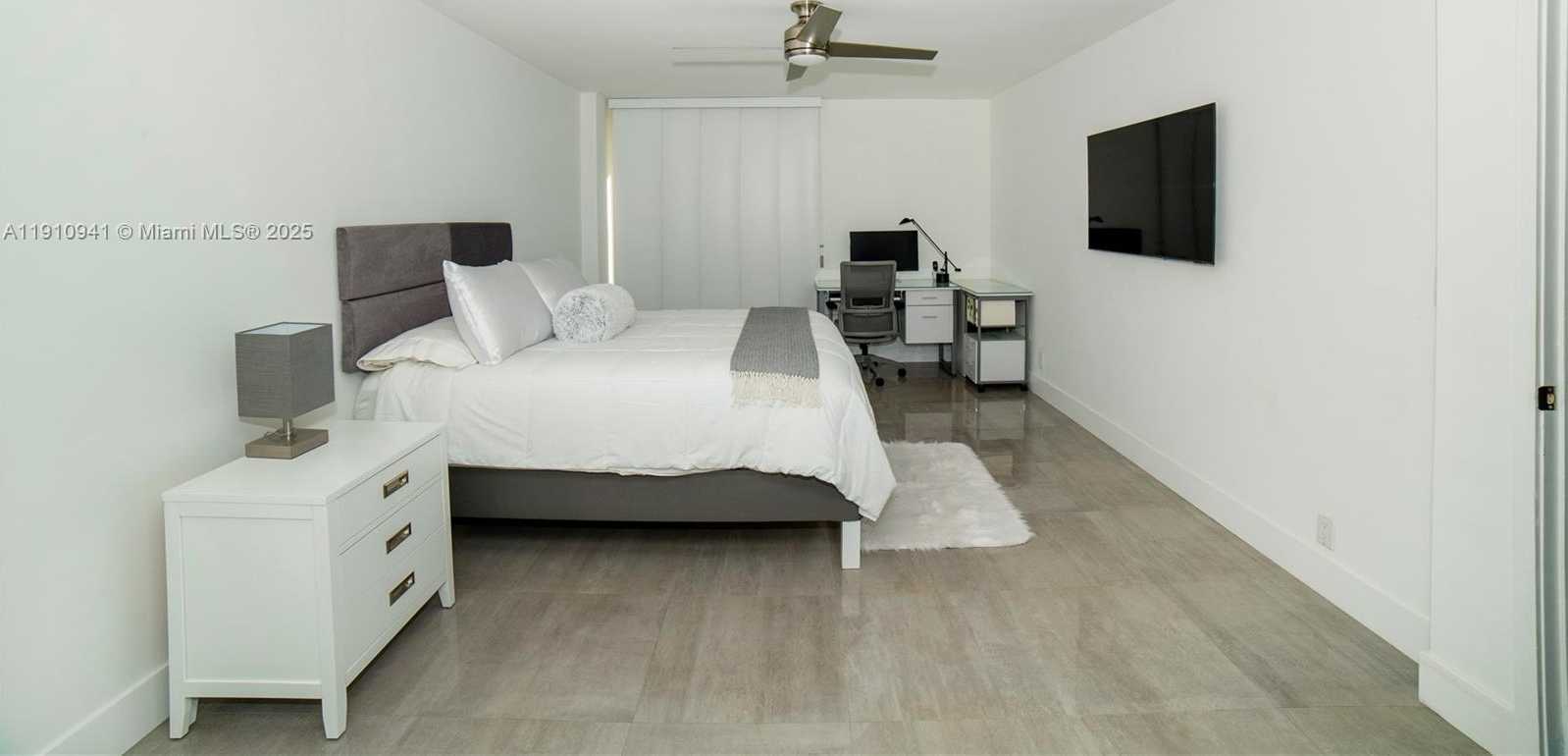 Small Image of 100 BAYVIEW DR #325, Sunny Isles Beach Number 45