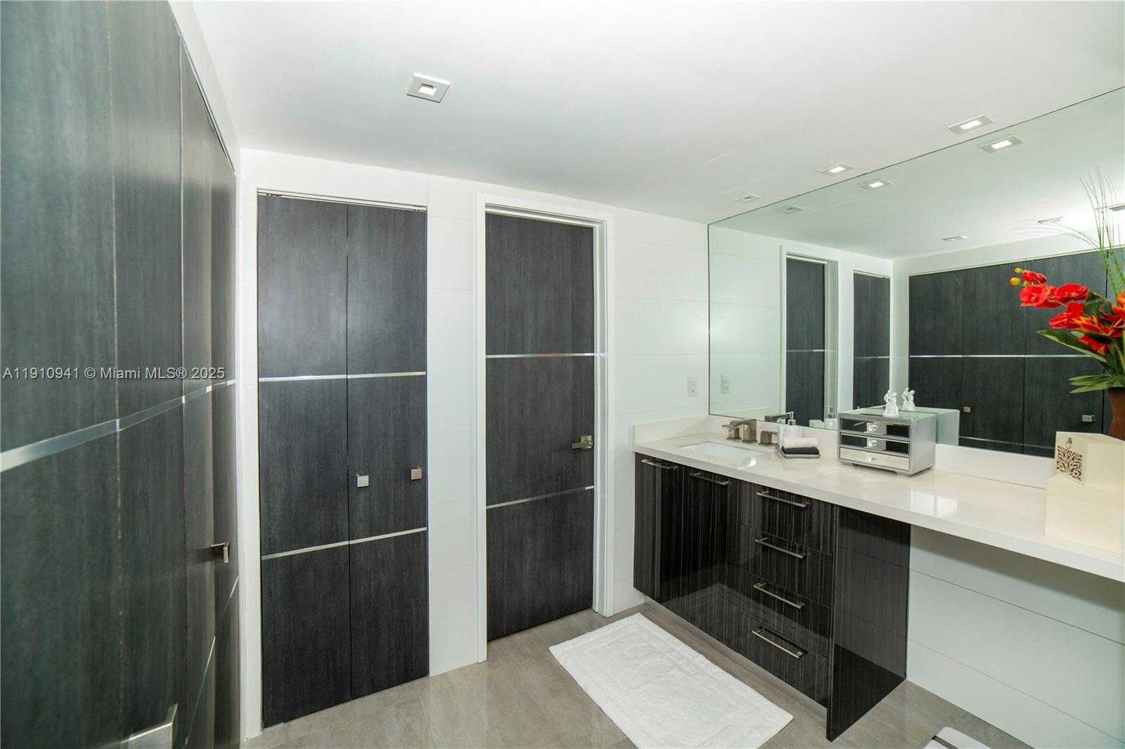 Small Image of 100 BAYVIEW DR #325, Sunny Isles Beach Number 46