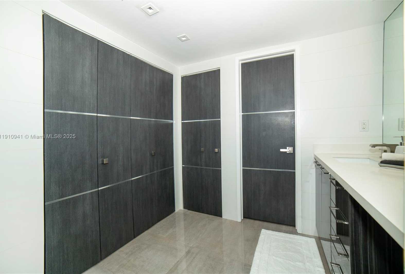 Small Image of 100 BAYVIEW DR #325, Sunny Isles Beach Number 47