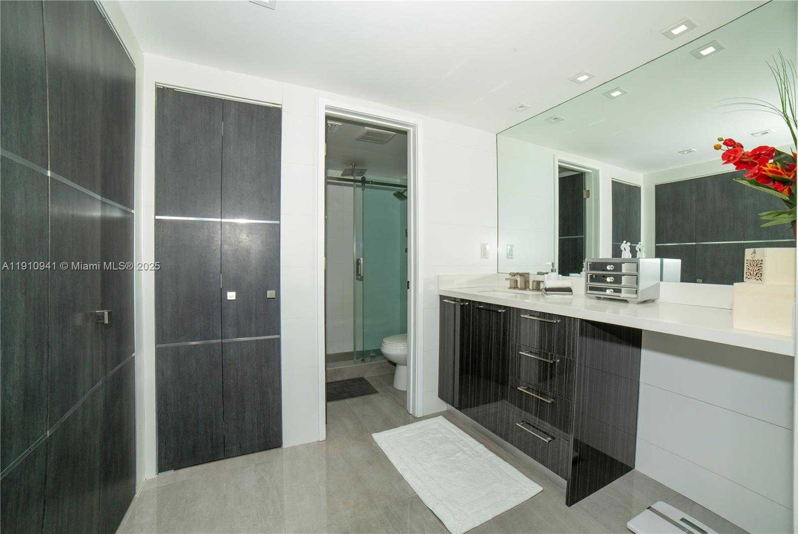 Small Image of 100 BAYVIEW DR #325, Sunny Isles Beach Number 48
