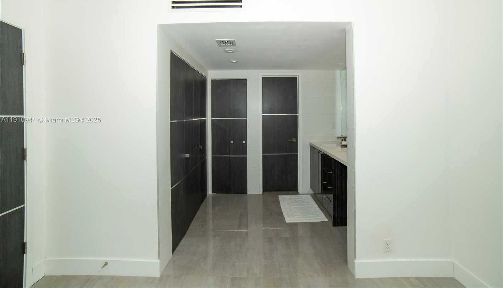 Small Image of 100 BAYVIEW DR #325, Sunny Isles Beach Number 49