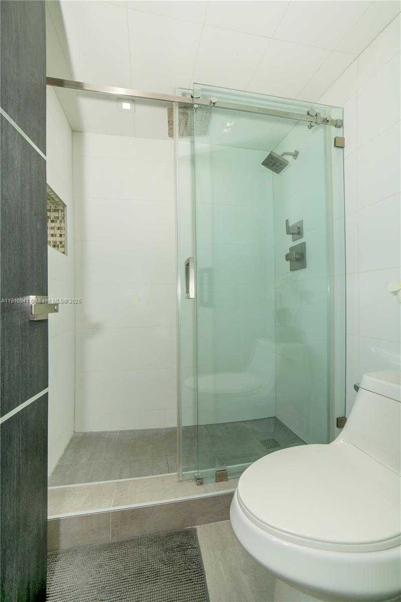 Small Image of 100 BAYVIEW DR #325, Sunny Isles Beach Number 50