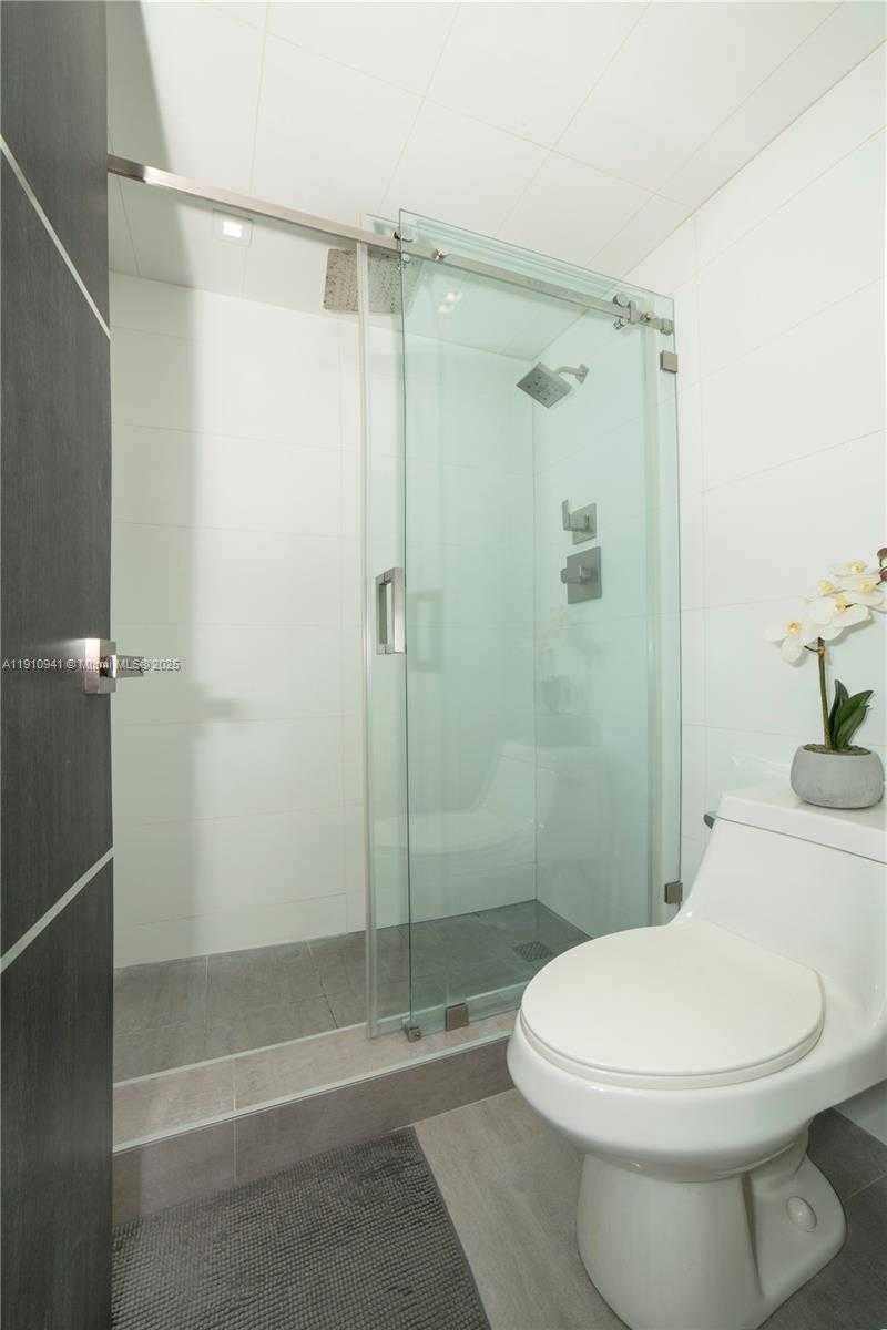 Small Image of 100 BAYVIEW DR #325, Sunny Isles Beach Number 51