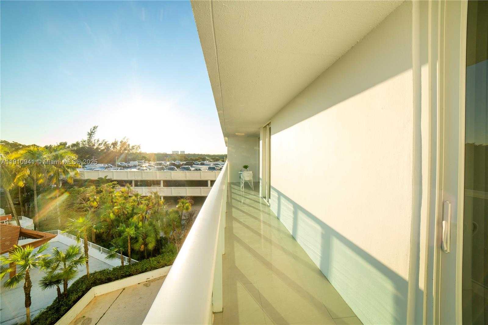 Small Image of 100 BAYVIEW DR #325, Sunny Isles Beach Number 54