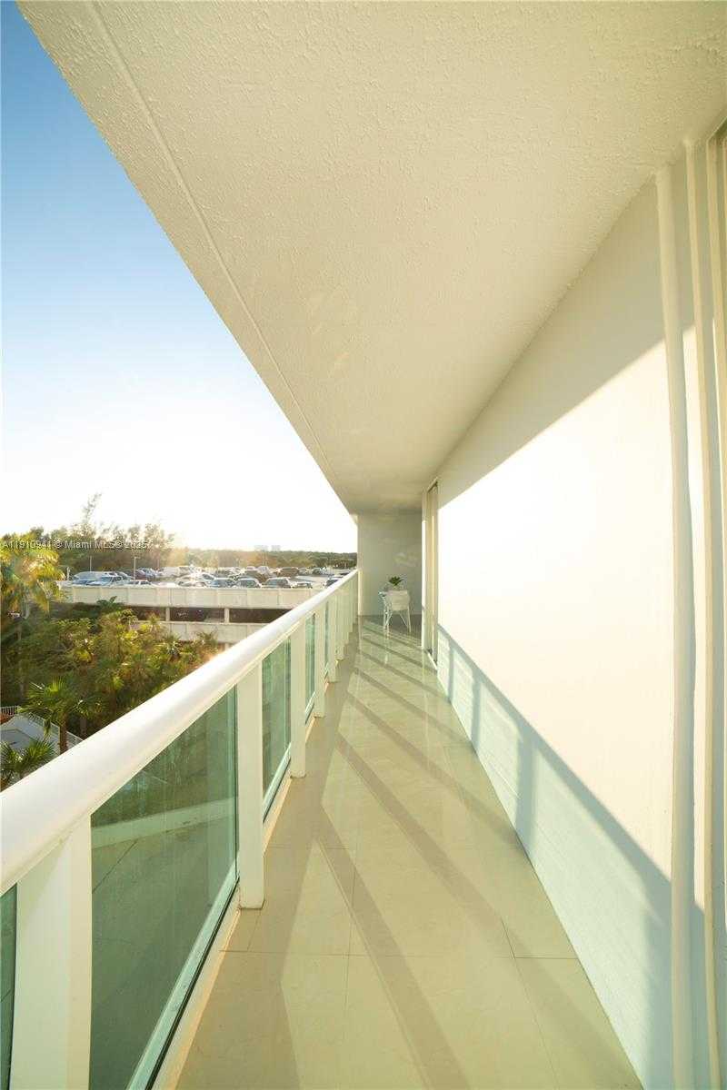 Small Image of 100 BAYVIEW DR #325, Sunny Isles Beach Number 55