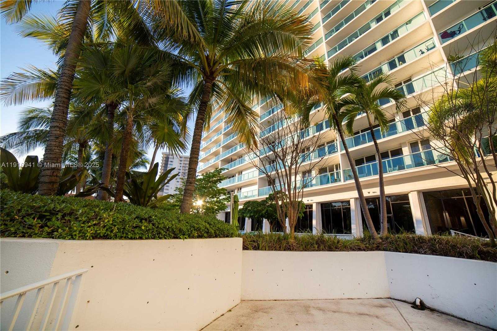 Small Image of 100 BAYVIEW DR #325, Sunny Isles Beach Number 64