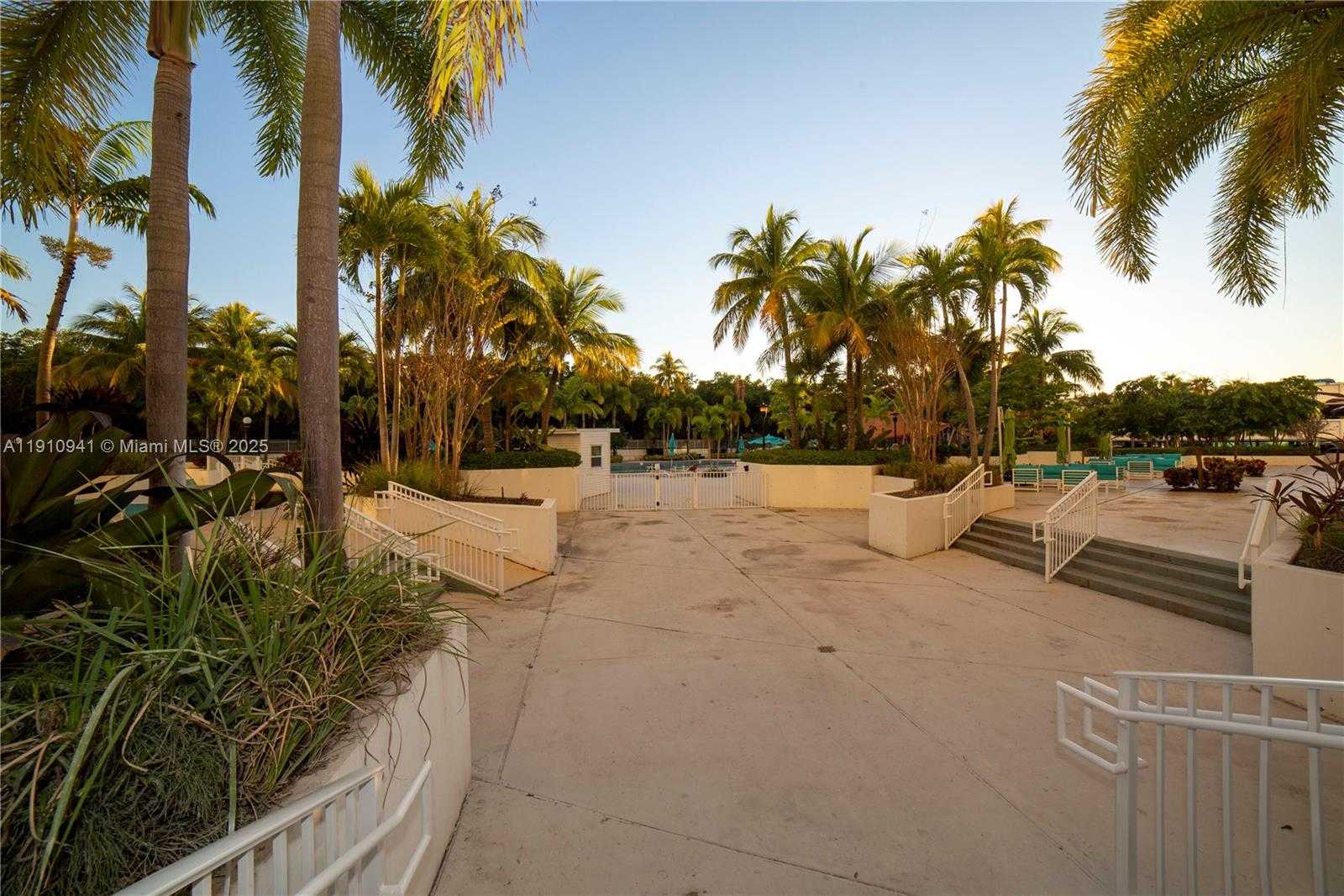 Small Image of 100 BAYVIEW DR #325, Sunny Isles Beach Number 67