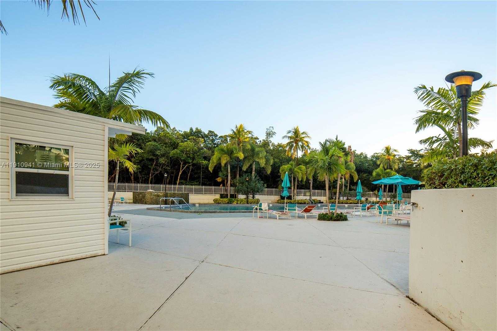 Small Image of 100 BAYVIEW DR #325, Sunny Isles Beach Number 68