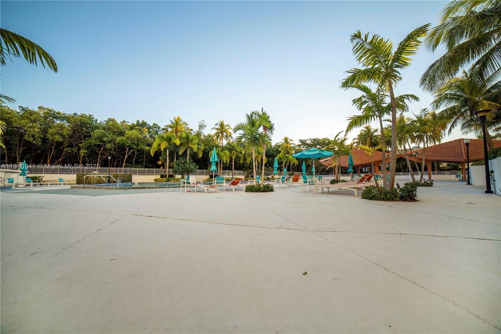 Small Image of 100 BAYVIEW DR #325, Sunny Isles Beach Number 69