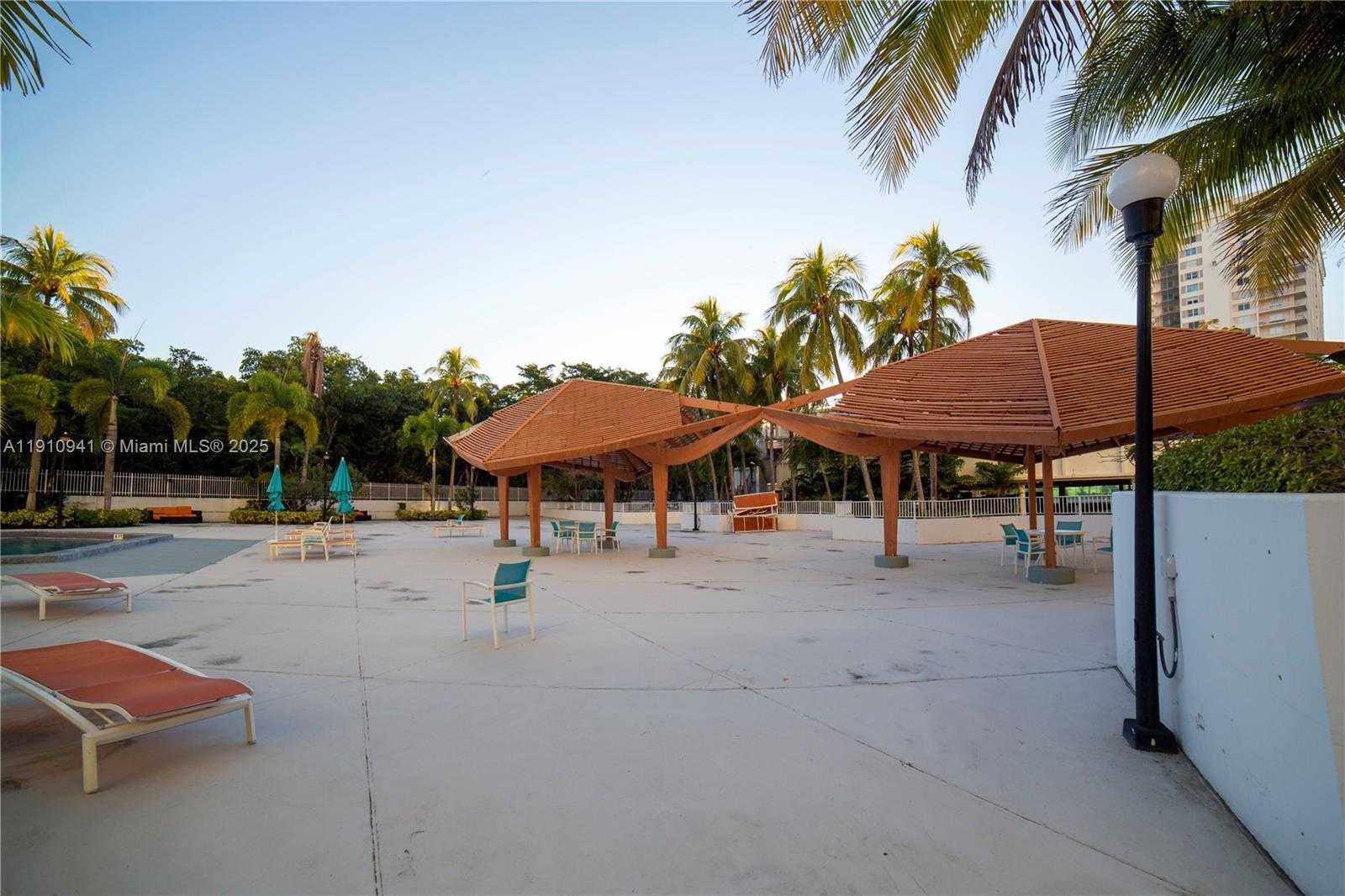 Small Image of 100 BAYVIEW DR #325, Sunny Isles Beach Number 74