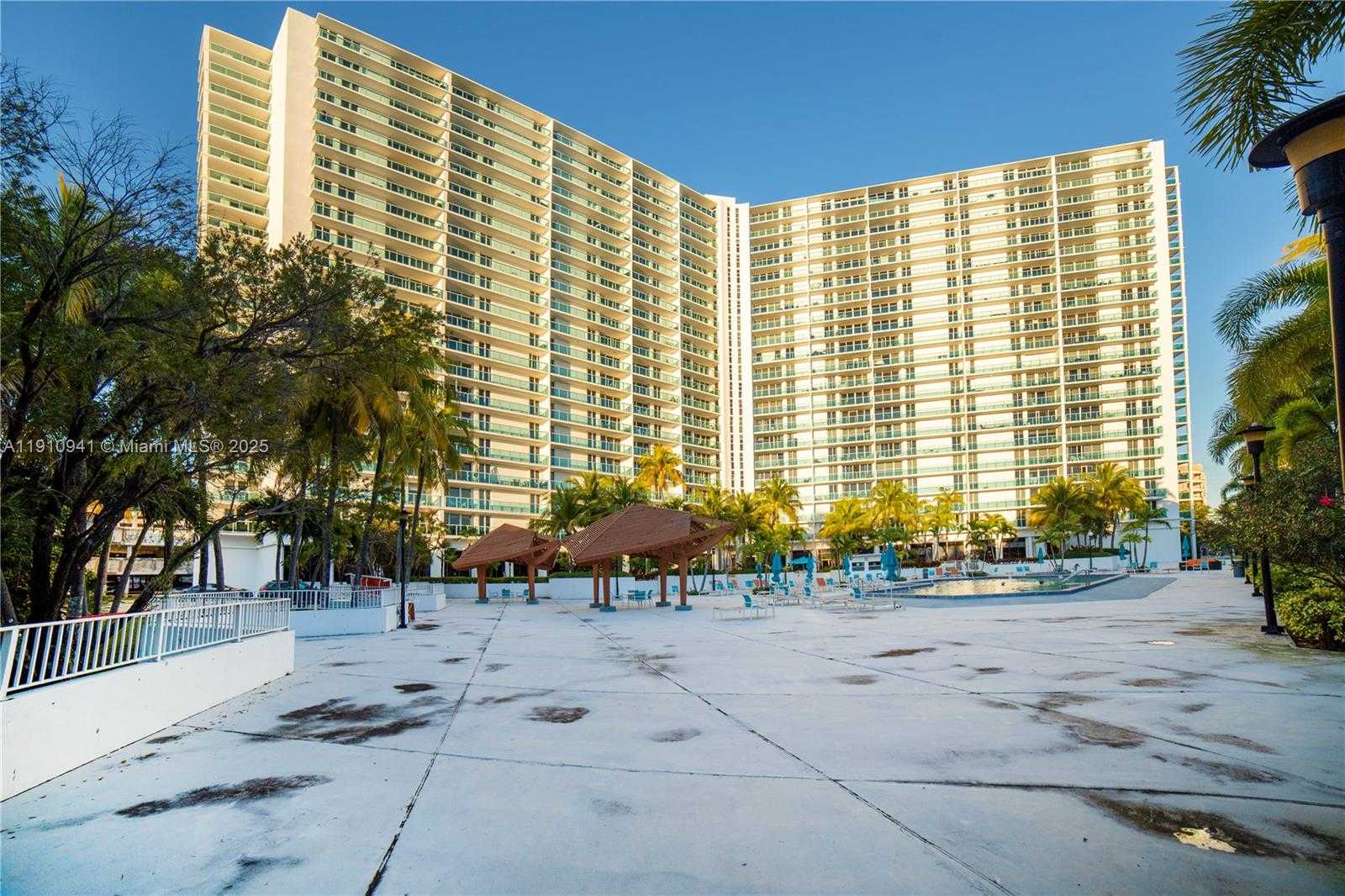 Small Image of 100 BAYVIEW DR #325, Sunny Isles Beach Number 76