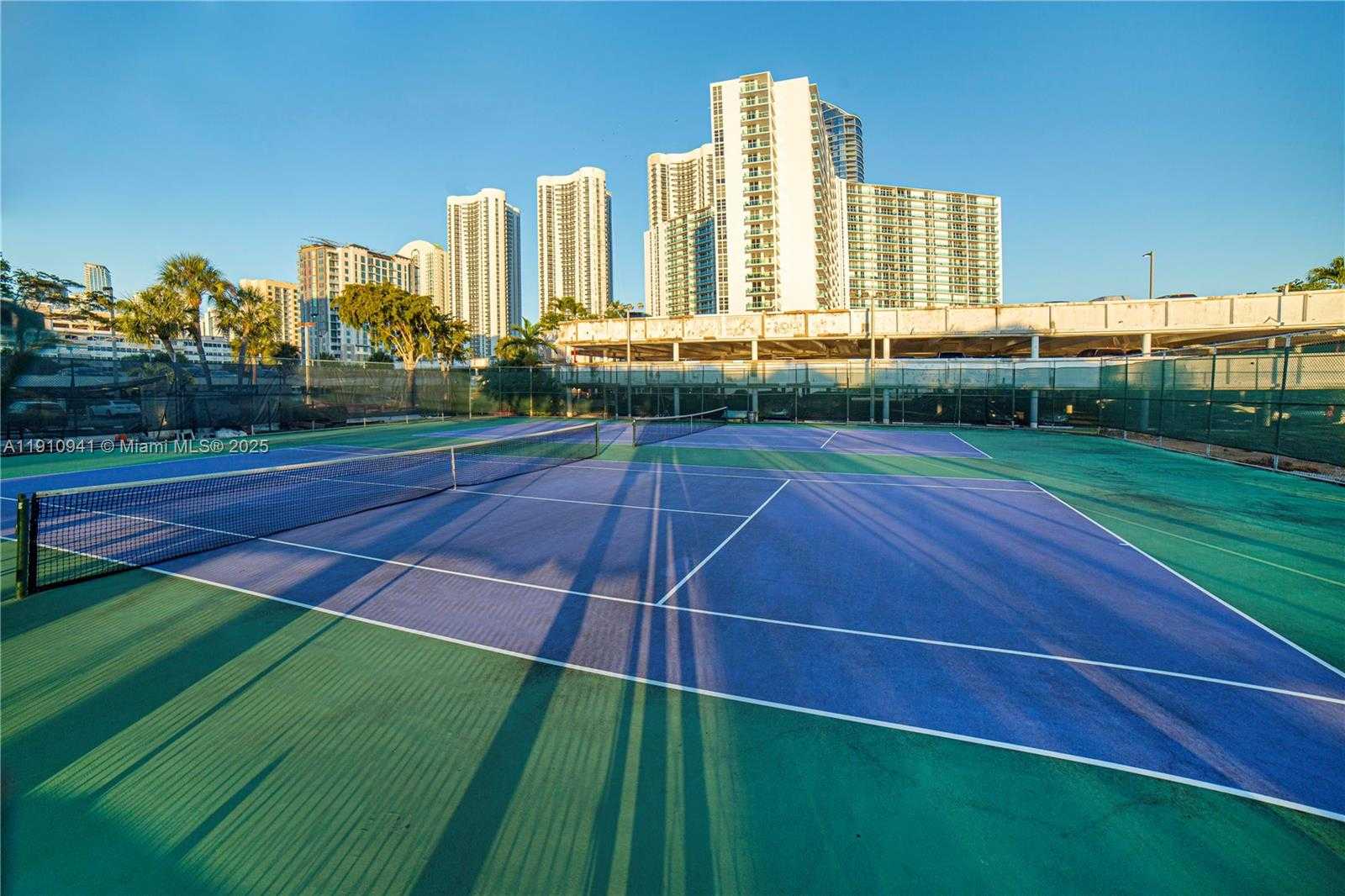 Small Image of 100 BAYVIEW DR #325, Sunny Isles Beach Number 77