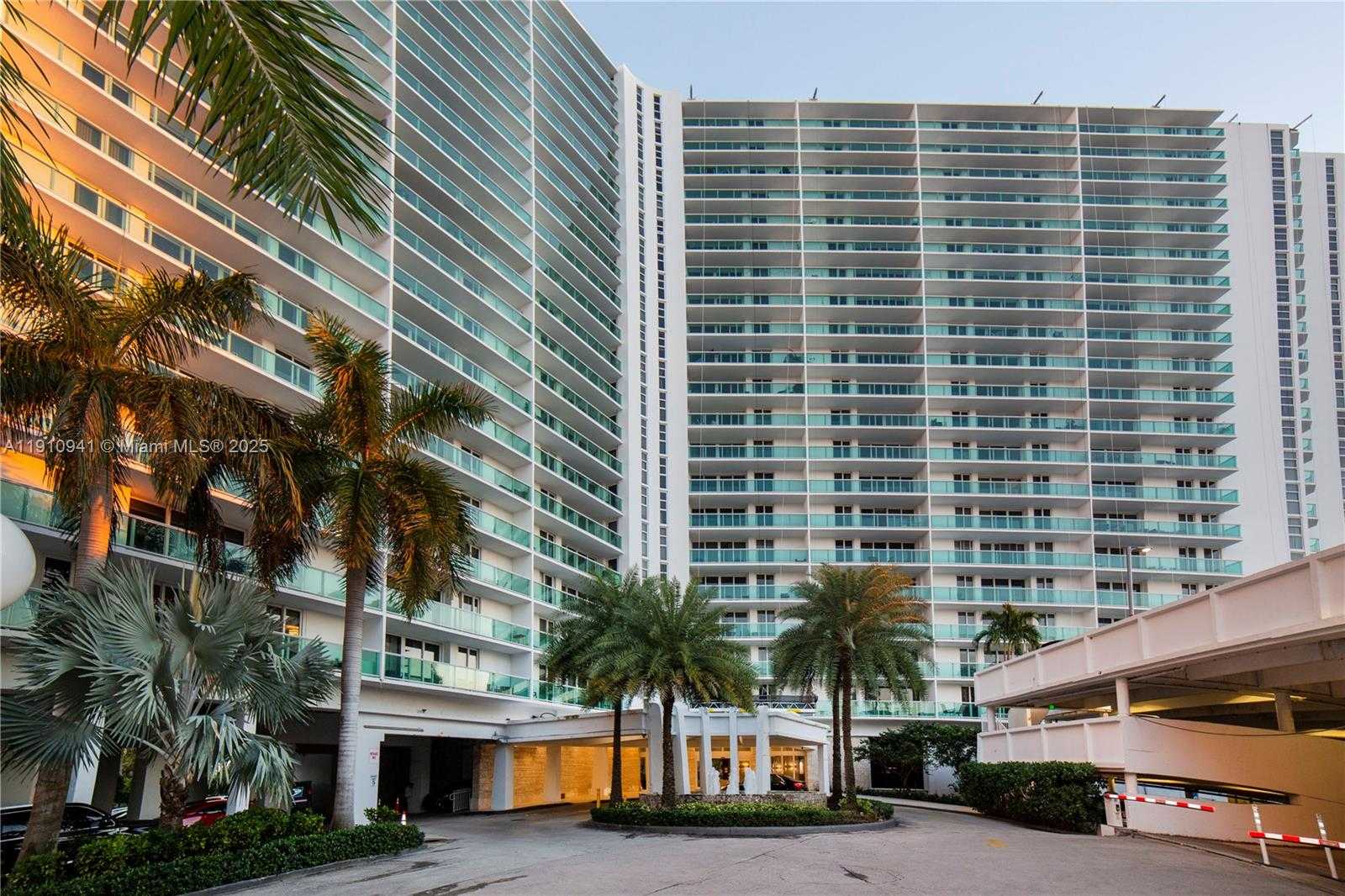 Small Image of 100 BAYVIEW DR #325, Sunny Isles Beach Number 94