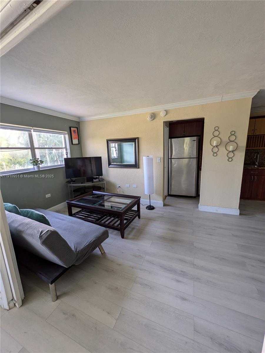 Small Image of 1881 WASHINGTON AVE #3G, Miami Beach Number 3