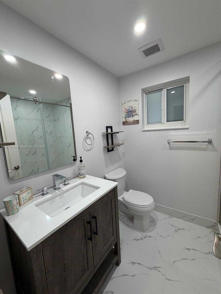 Small Image of 219 SOUTH BAY HARBOR DR #B, Key Largo Number 10