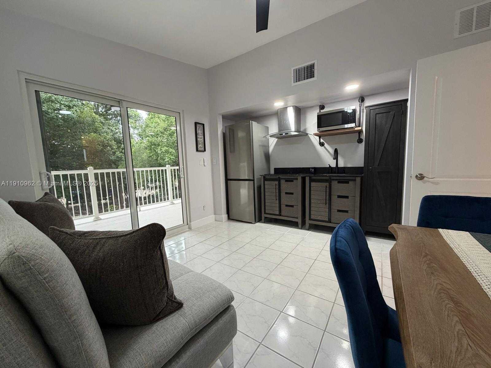 Small Image of 219 SOUTH BAY HARBOR DR #B, Key Largo Number 3