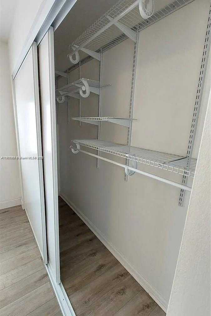 Small Image of 8037 LAKE DR #102, Doral Number 19