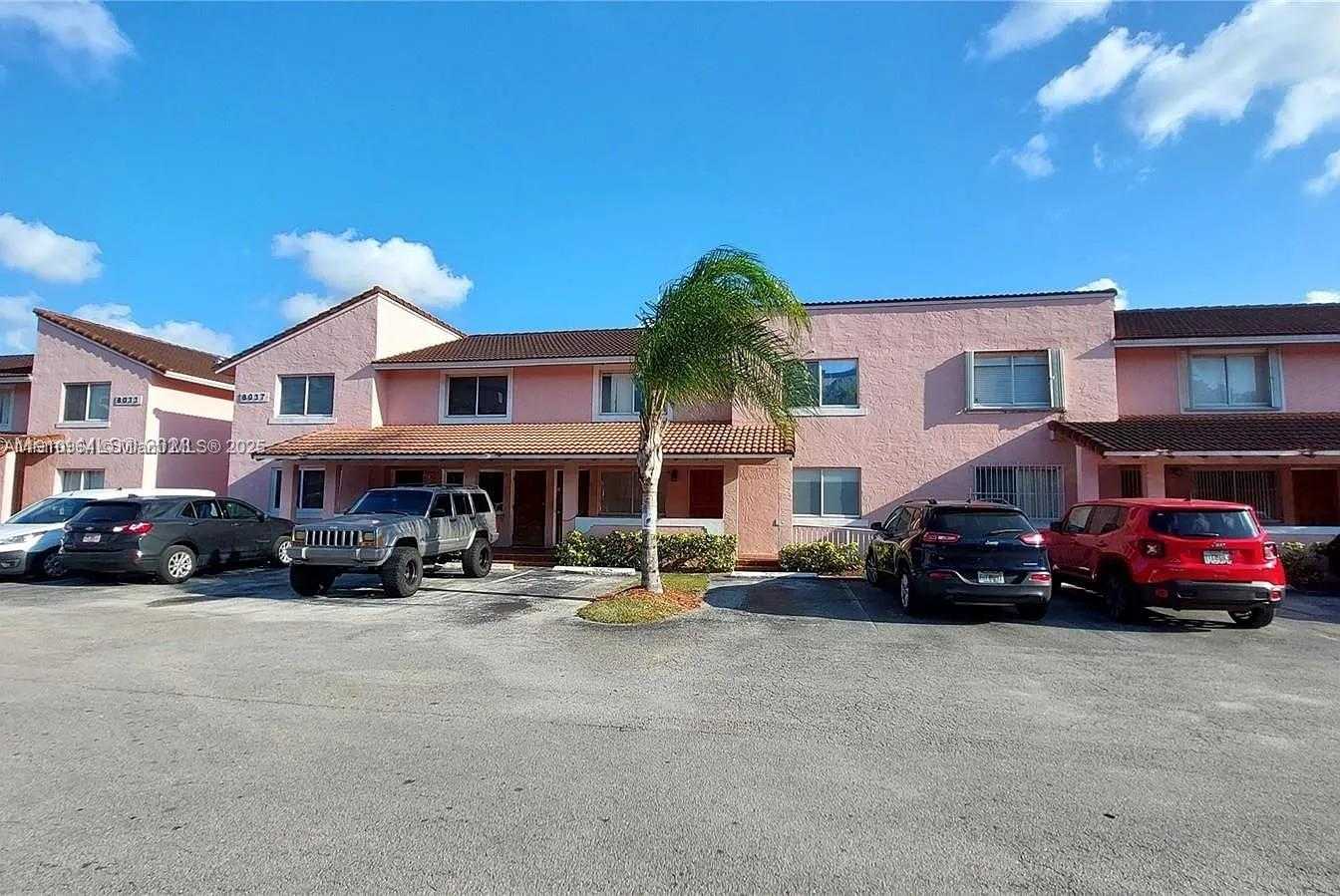 Small Image of 8037 LAKE DR #102, Doral Number 2