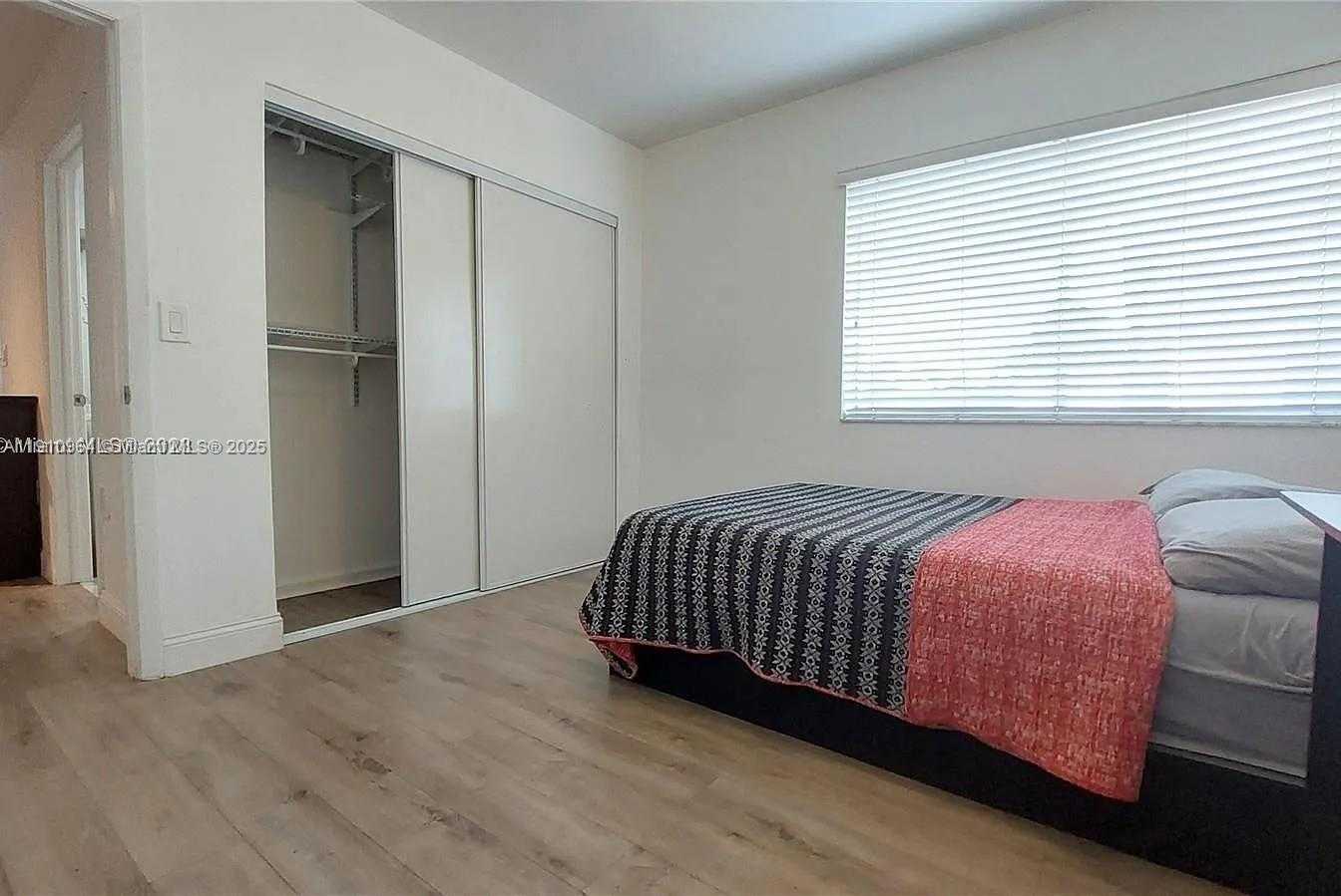 Small Image of 8037 LAKE DR #102, Doral Number 22