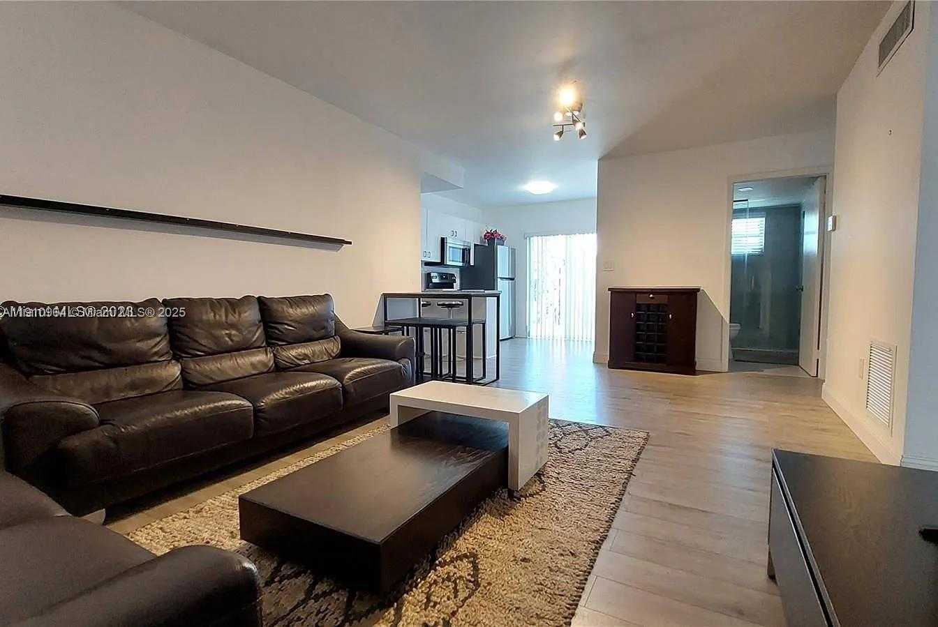 Small Image of 8037 LAKE DR #102, Doral Number 7