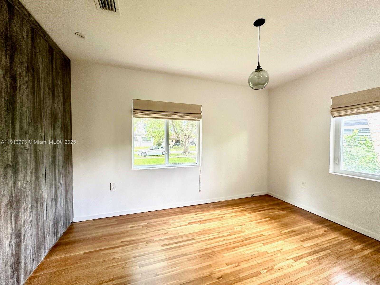 Small Image of 630 CARDINAL ST, Miami Springs Number 10