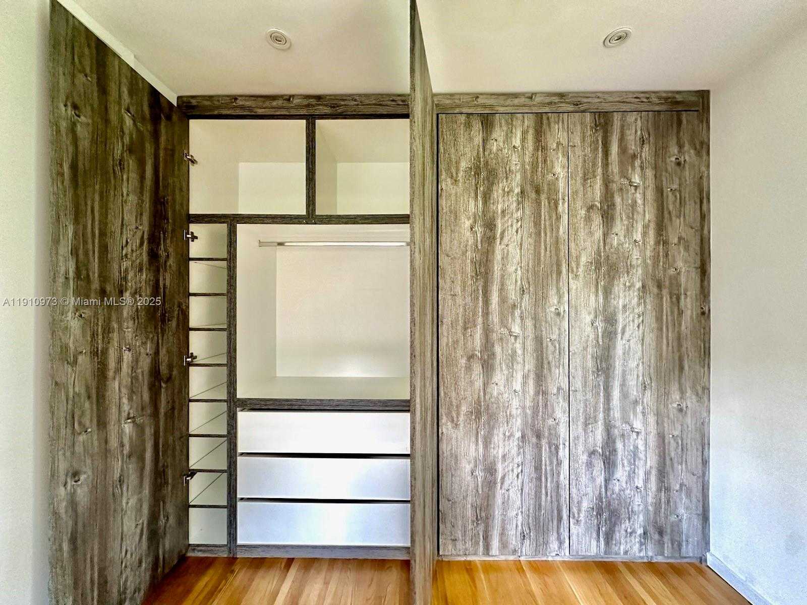 Small Image of 630 CARDINAL ST, Miami Springs Number 11