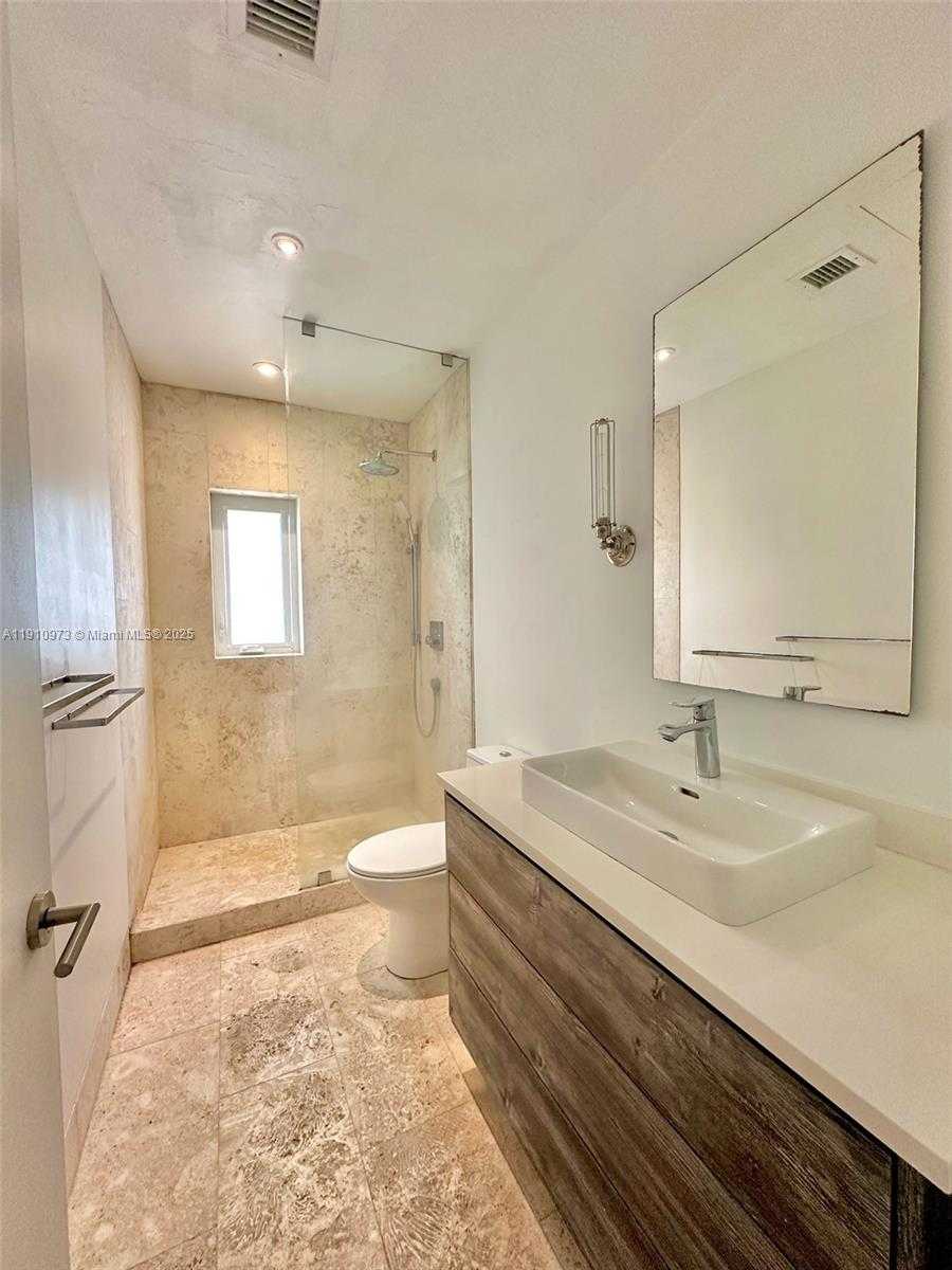 Small Image of 630 CARDINAL ST, Miami Springs Number 12