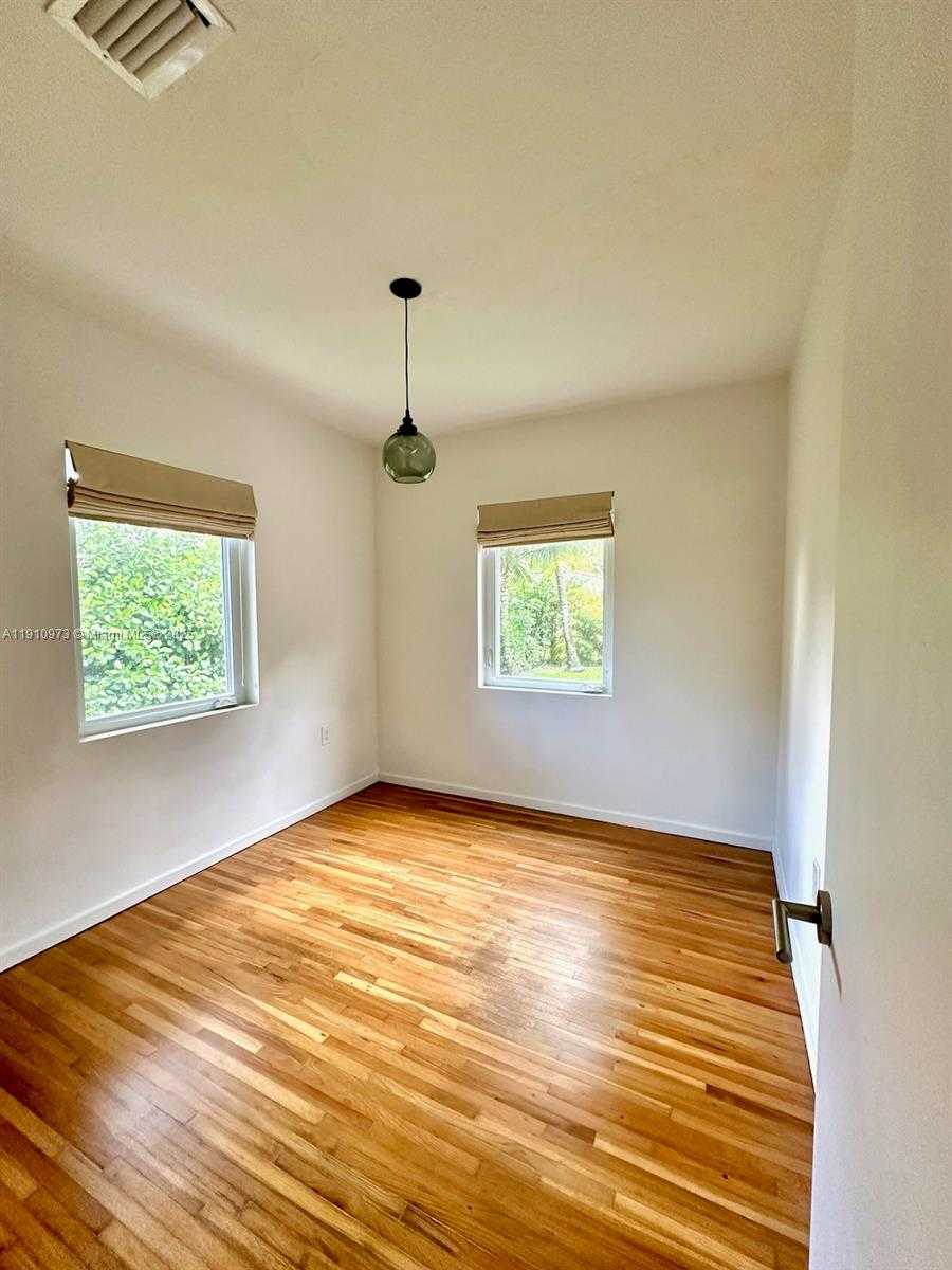 Small Image of 630 CARDINAL ST, Miami Springs Number 13