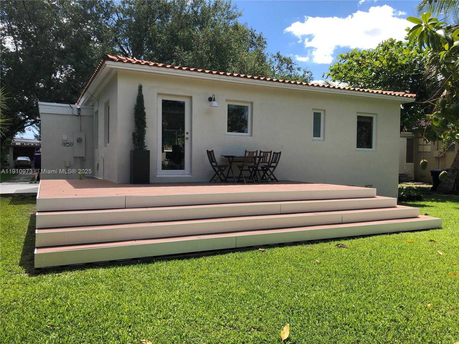 Small Image of 630 CARDINAL ST, Miami Springs Number 15