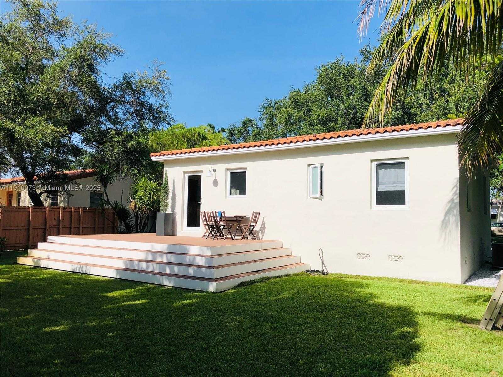 Small Image of 630 CARDINAL ST, Miami Springs Number 16