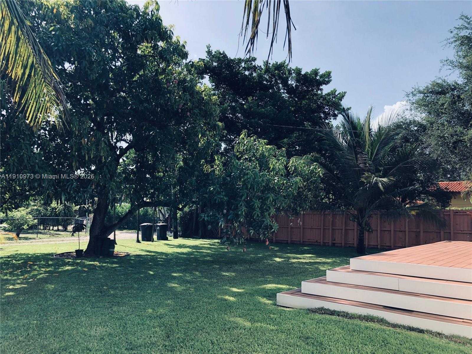 Small Image of 630 CARDINAL ST, Miami Springs Number 18